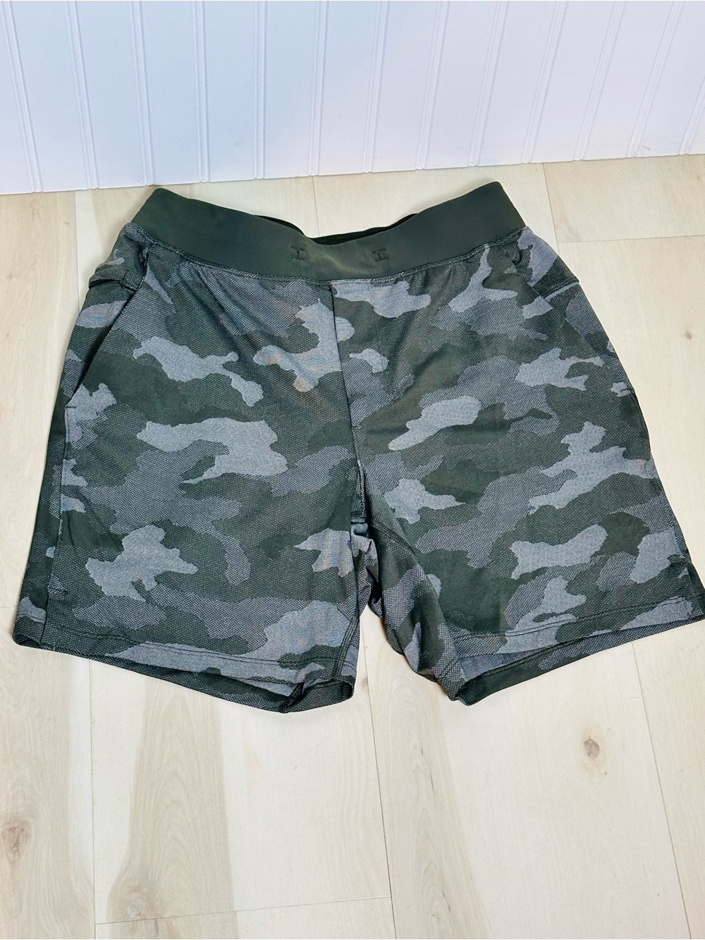 Lululemon T.H.E. Short 7" Mesh Linerless M Variegated Mesh Camo Max Dark Olive - Picture 7 of 15